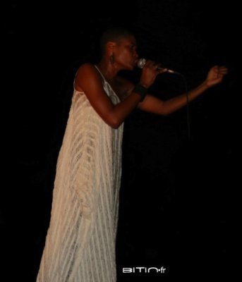 VALERIE-LOURI - Carrefour des Arts