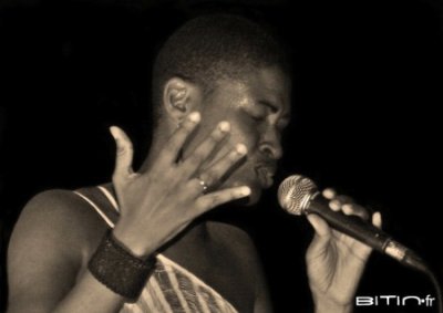 VALERIE-LOURI - Carrefour des Arts